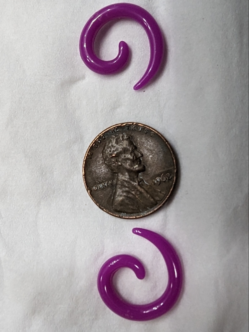 8g 1 pair of magenta spiral tapers 8(g) gauge earrings plastic material